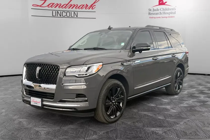 2024 Lincoln Navigator Black Label photo 1