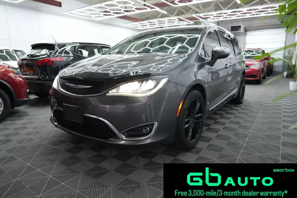 2020 Chrysler Pacifica Limited photo 1