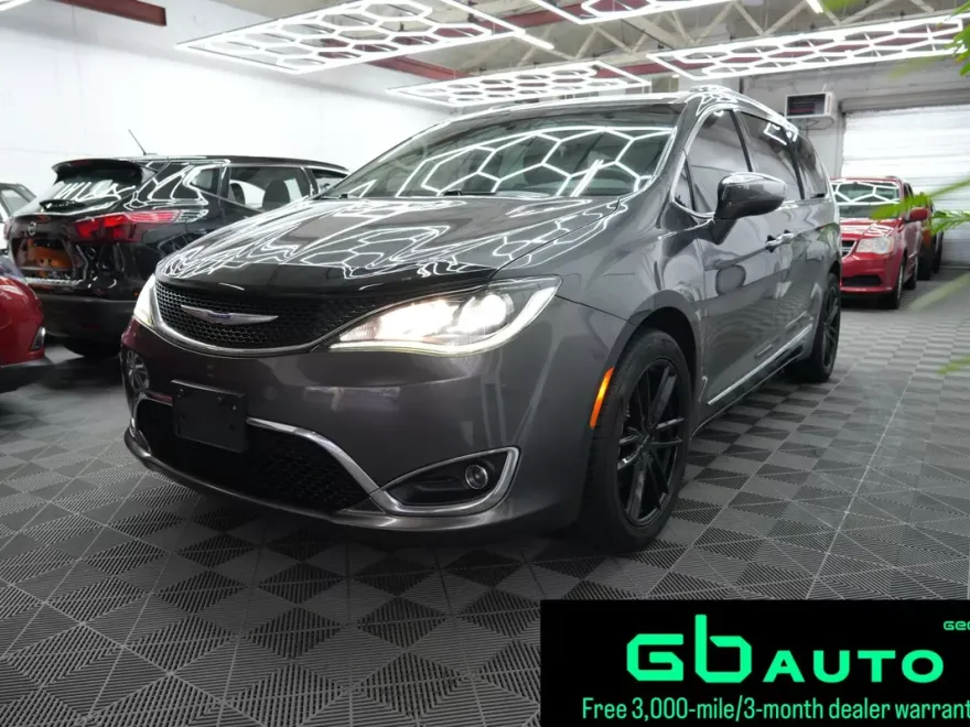 2020 Chrysler Pacifica Limited photo 1