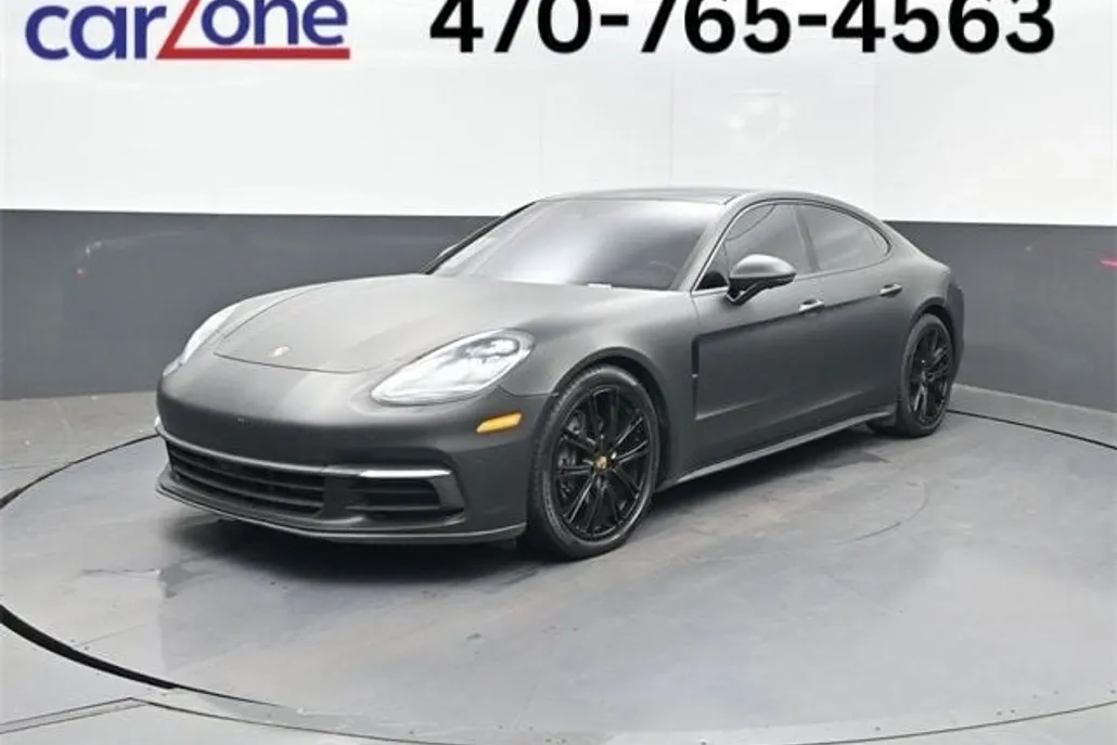 2018 Porsche Panamera Base 4 photo 1