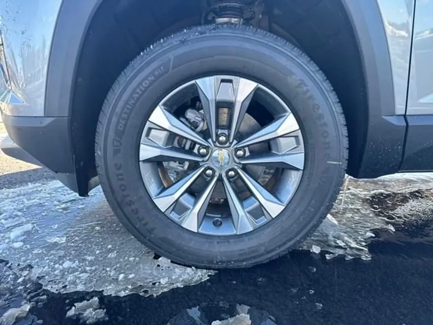 2025 Chevrolet Equinox LT photo 1