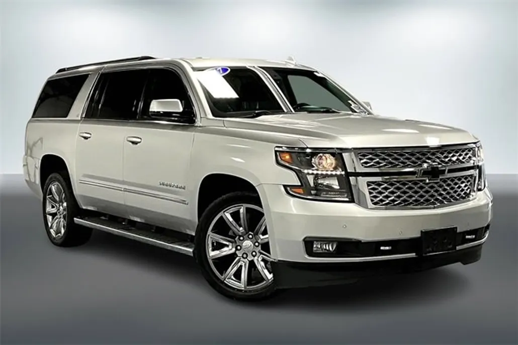 2017 Chevrolet Suburban LT photo 1