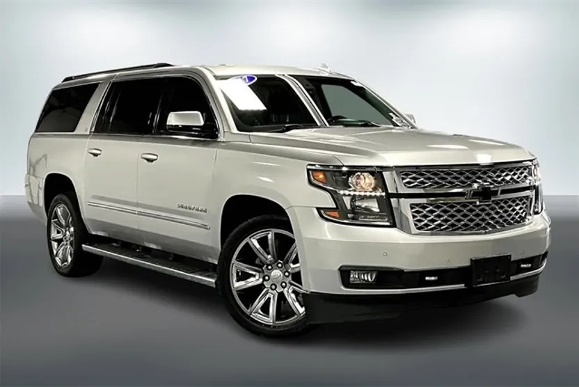 2017 Chevrolet Suburban LT photo 1