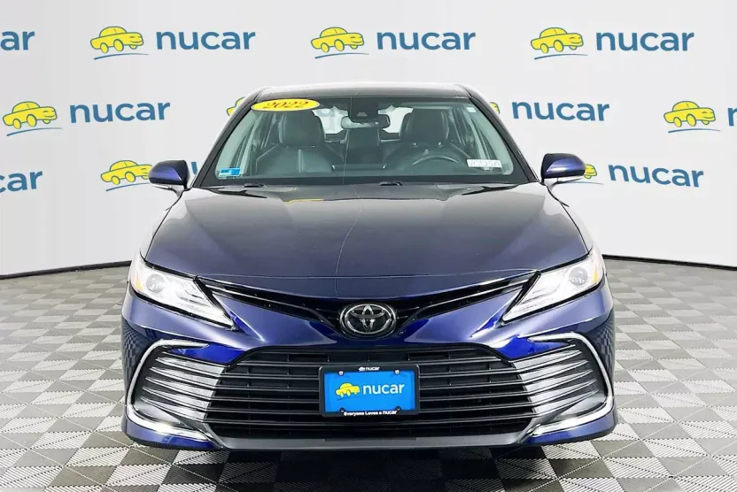 2022 Toyota Camry XLE photo 1