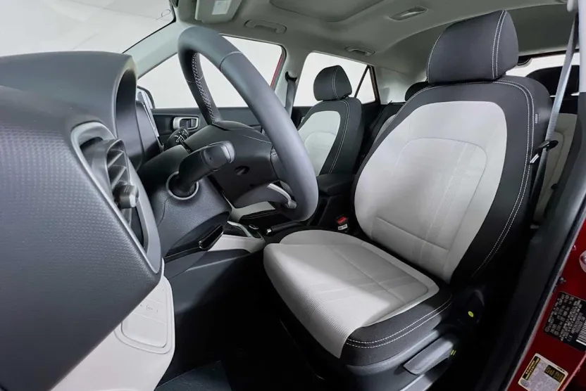 2025 Hyundai Venue SEL photo 1
