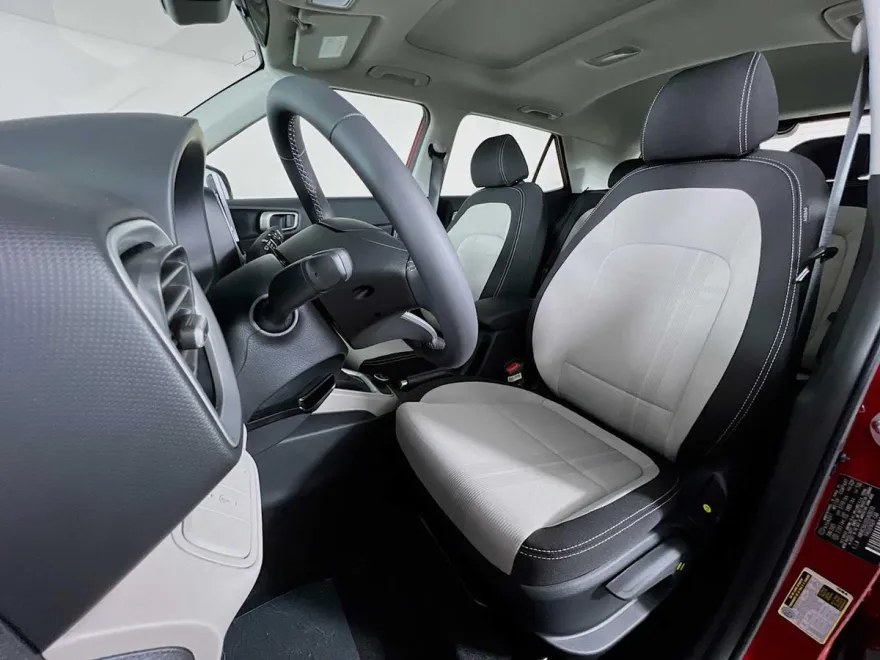 2025 Hyundai Venue SEL photo 1