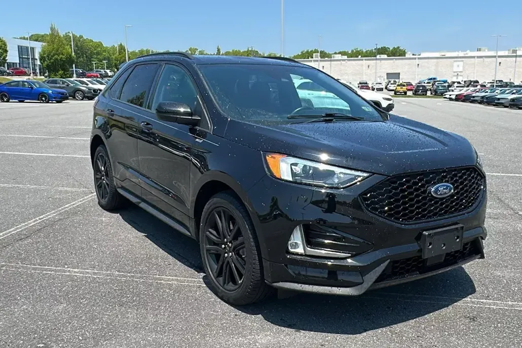 2022 Ford Edge ST photo 1