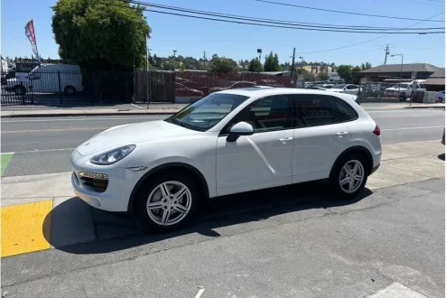 2014 Porsche Cayenne S photo 3