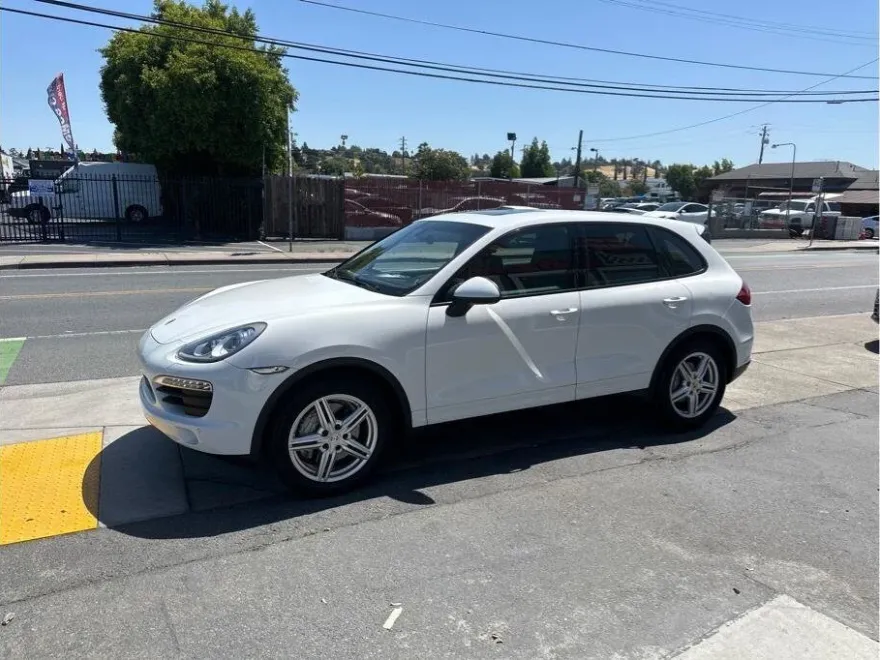 2014 Porsche Cayenne S photo 3