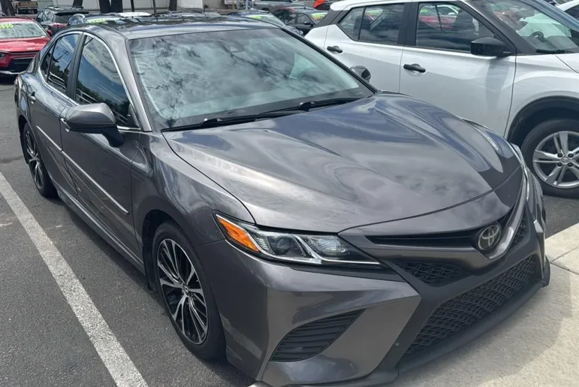 2019 Toyota Camry L photo 1