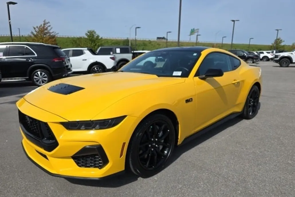 2024 Ford Mustang GT photo 1