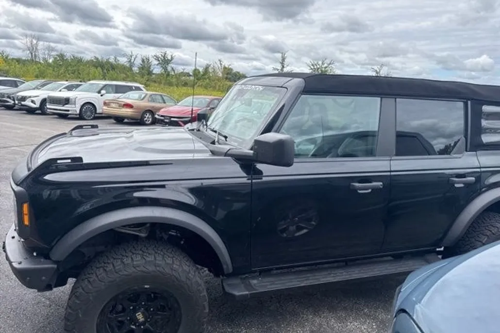 2021 Ford Bronco Black Diamond photo 1