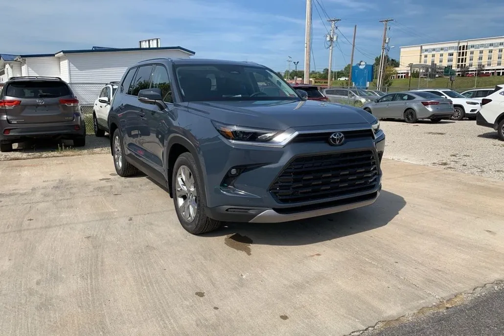 2026 Toyota Highlander Hybrid Limited photo 1
