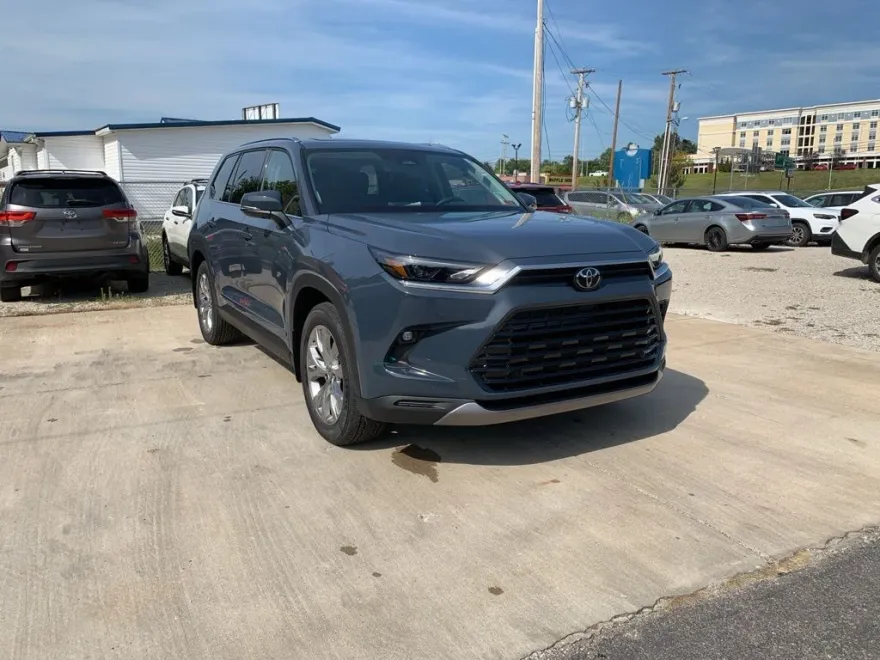 2026 Toyota Highlander Hybrid Limited photo 1