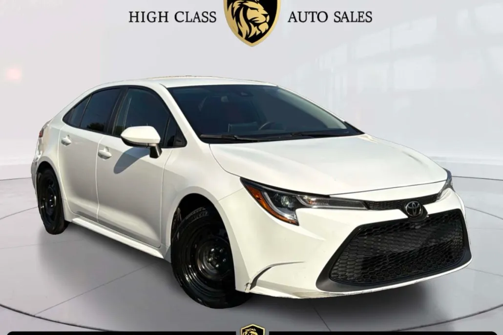 2021 Toyota Corolla LE photo 1