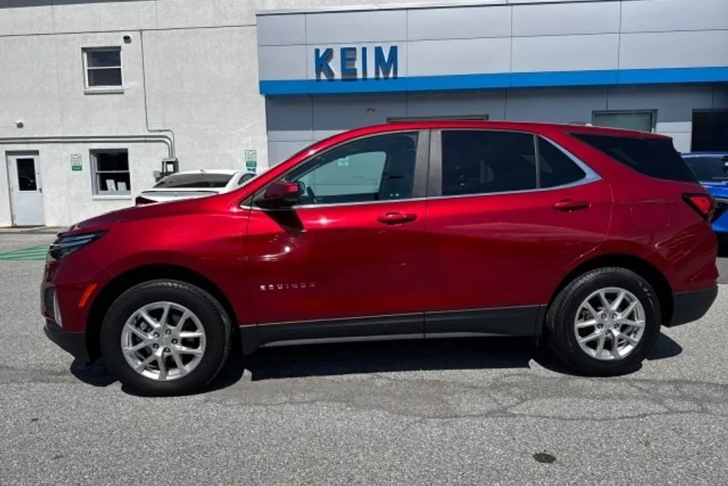 2022 Chevrolet Equinox LT photo 1