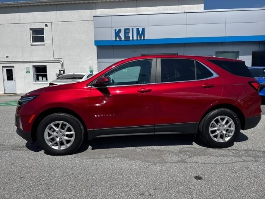 2022 Chevrolet Equinox LT photo 1