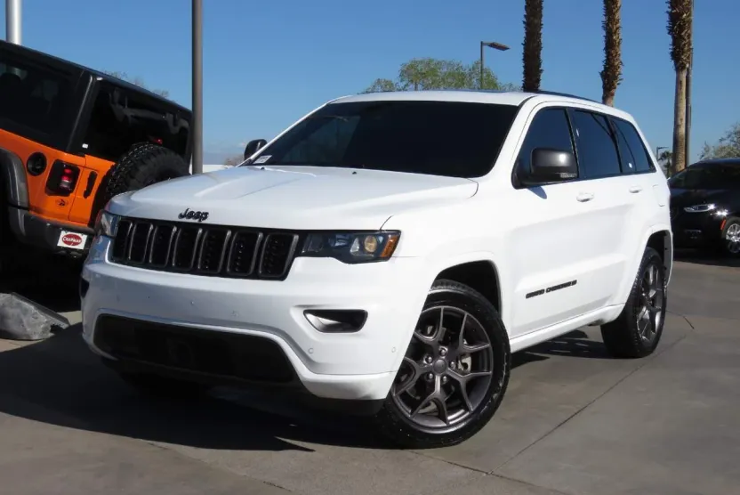 2021 Jeep Grand Cherokee Anniversary Edition photo 1