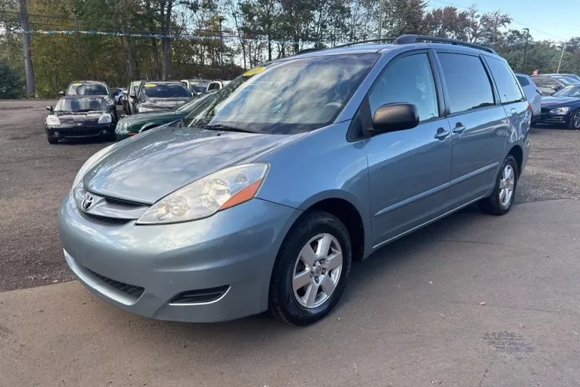2006 Toyota Sienna CE photo 1