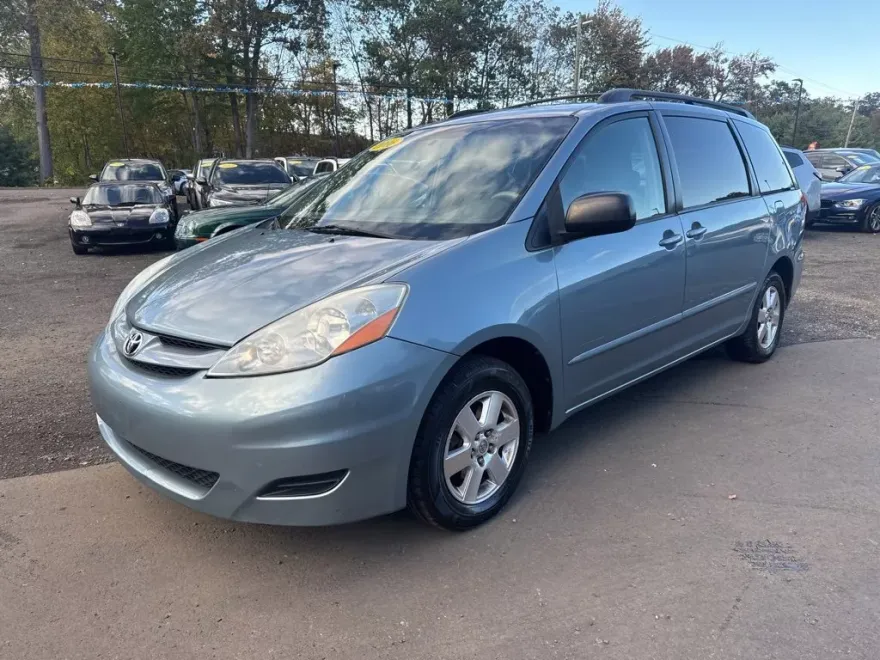 2006 Toyota Sienna CE photo 1