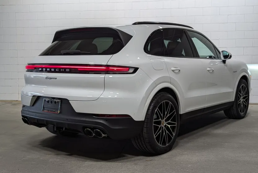 2025 Porsche Cayenne E-Hybrid photo 1