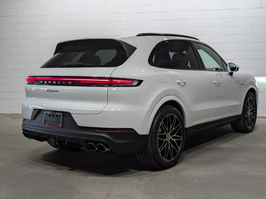 2025 Porsche Cayenne E-Hybrid photo 1