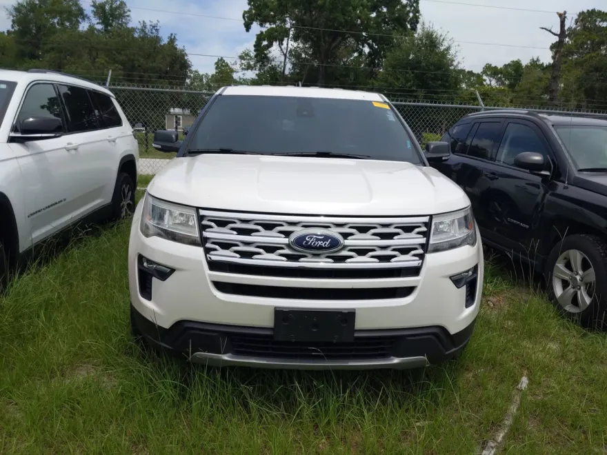 2019 Ford Explorer XLT photo 1