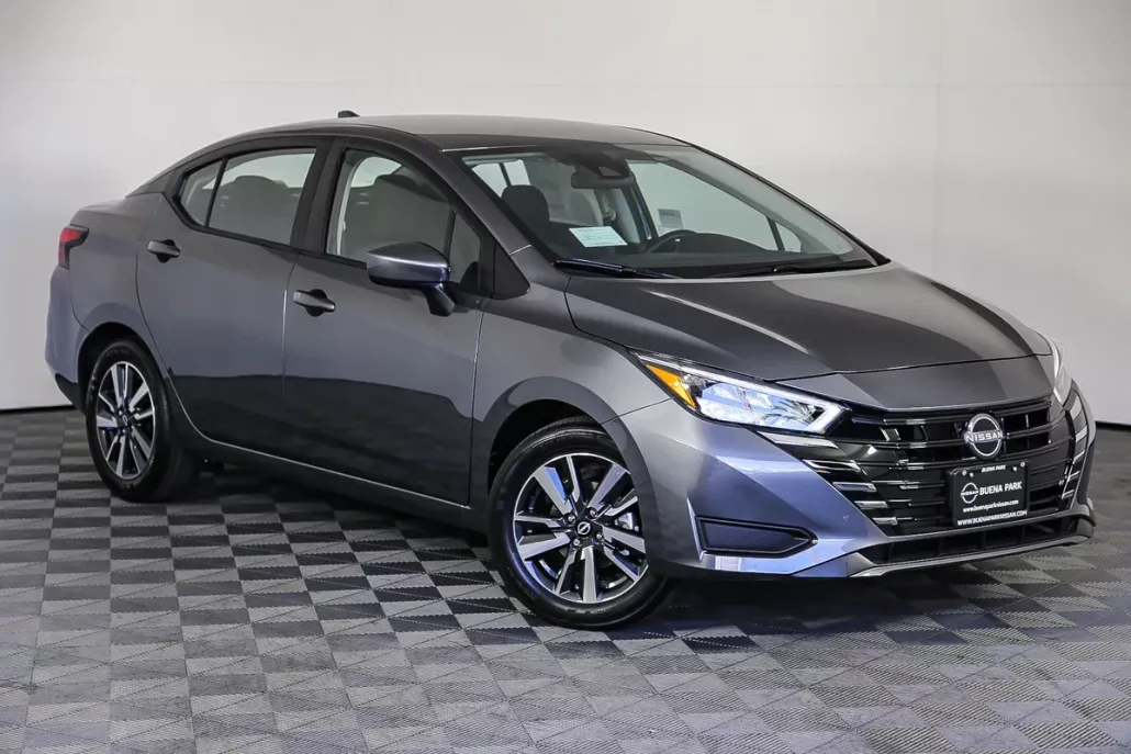 2025 Nissan Versa SV photo 1