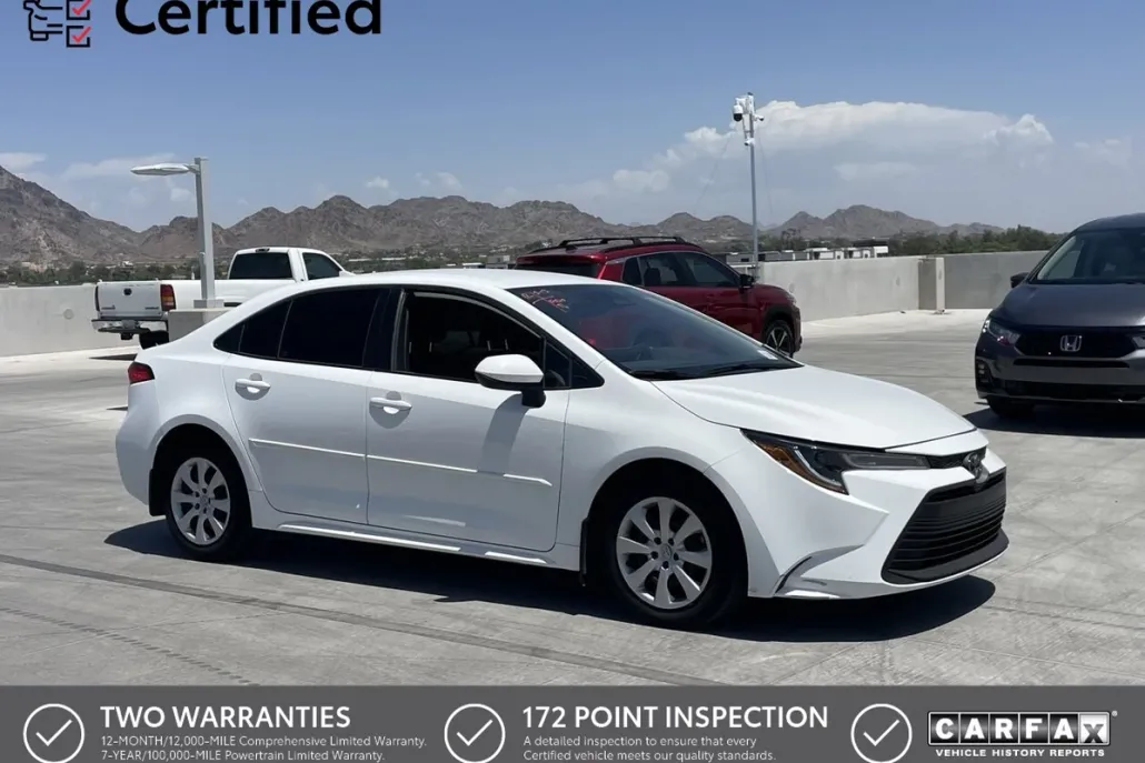 2023 Toyota Corolla LE photo 1
