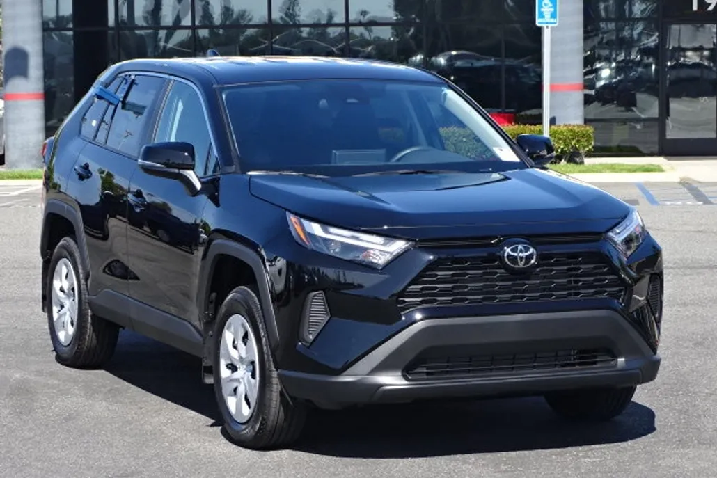 2025 Toyota RAV4 LE photo 1
