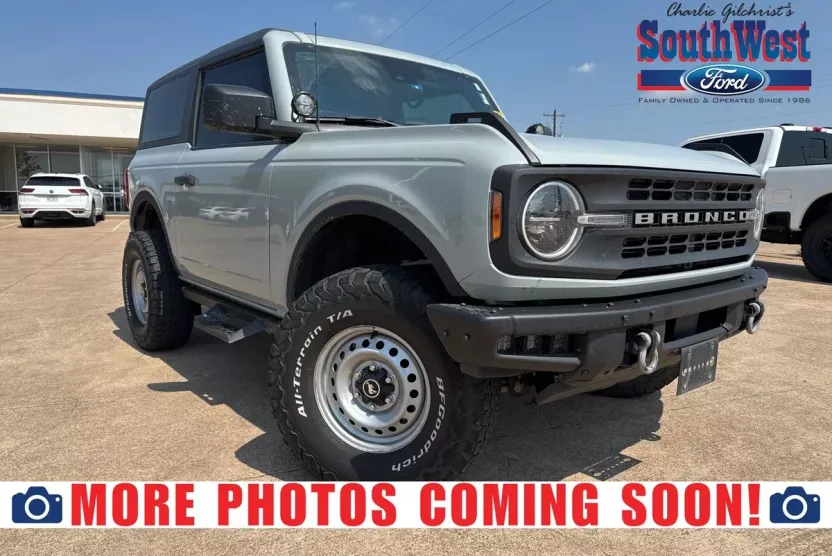 2022 Ford Bronco Base photo 1