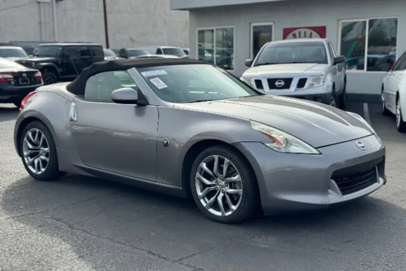 2010 Nissan Z photo 1