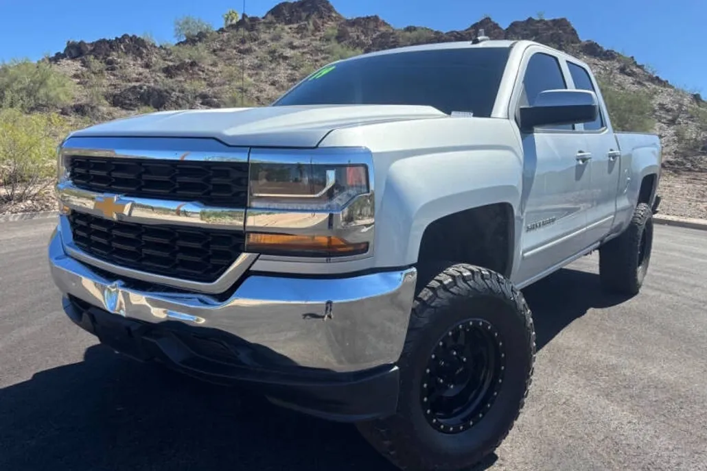 2019 Chevrolet Silverado 1500 LT photo 1