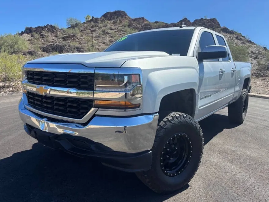 2019 Chevrolet Silverado 1500 LT photo 1