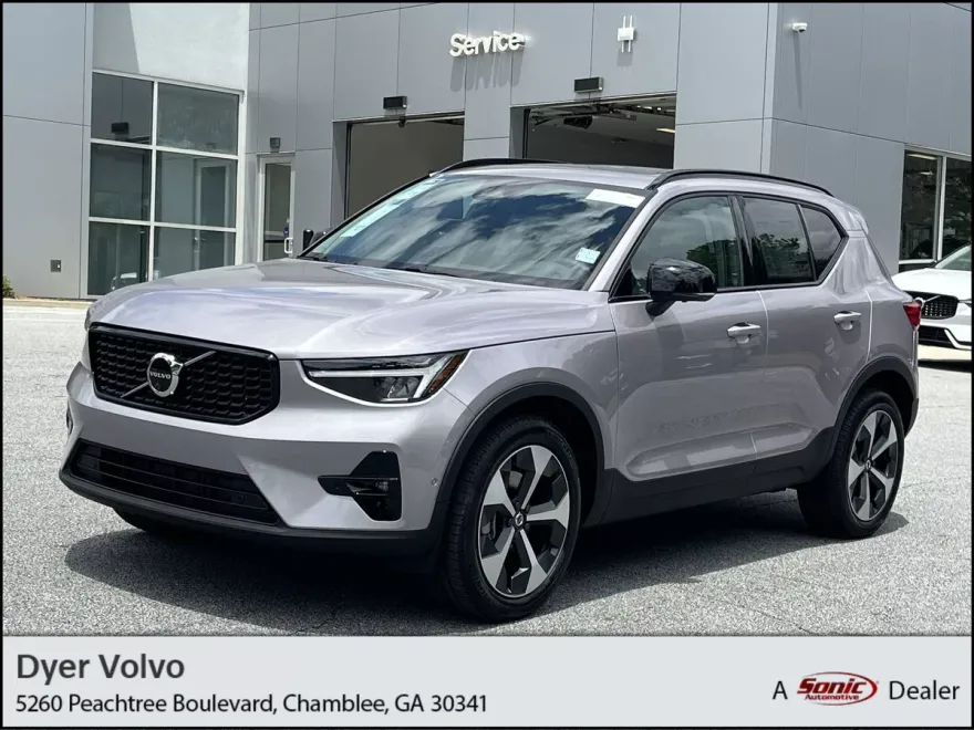 2026 Volvo XC40 Plus photo 1