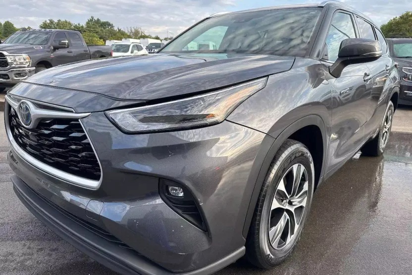 2021 Toyota Highlander XLE photo 1