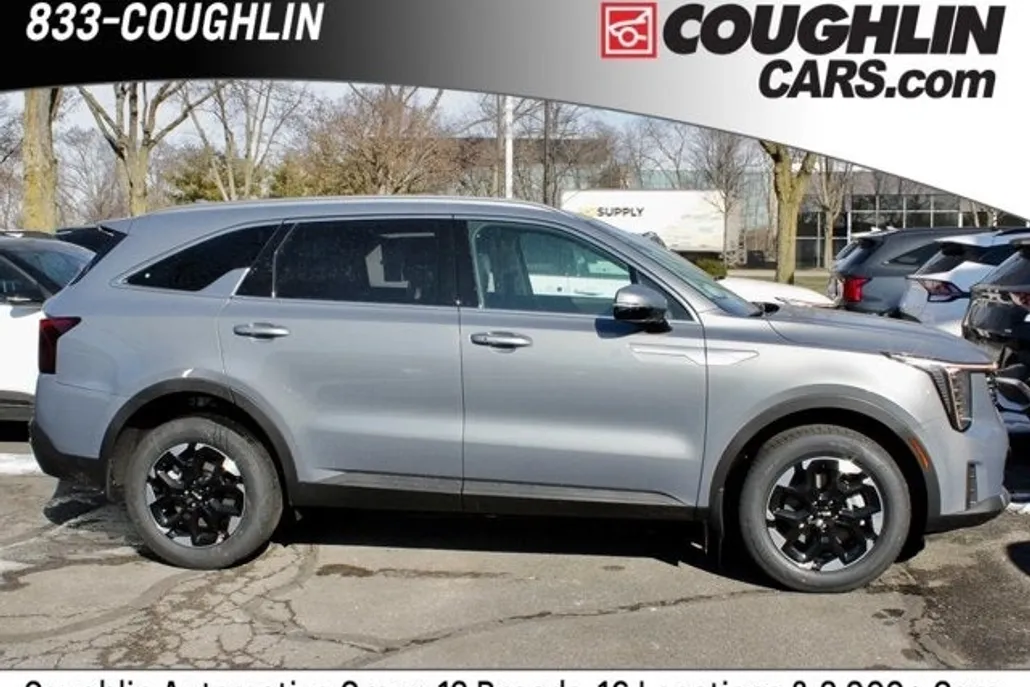 2025 Kia Sorento S photo 1