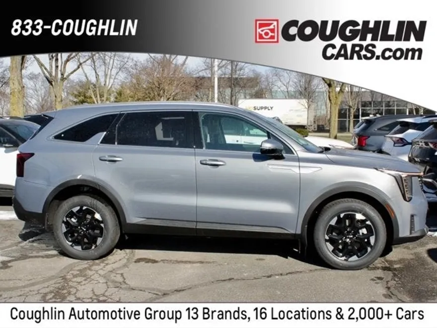 2025 Kia Sorento S photo 1