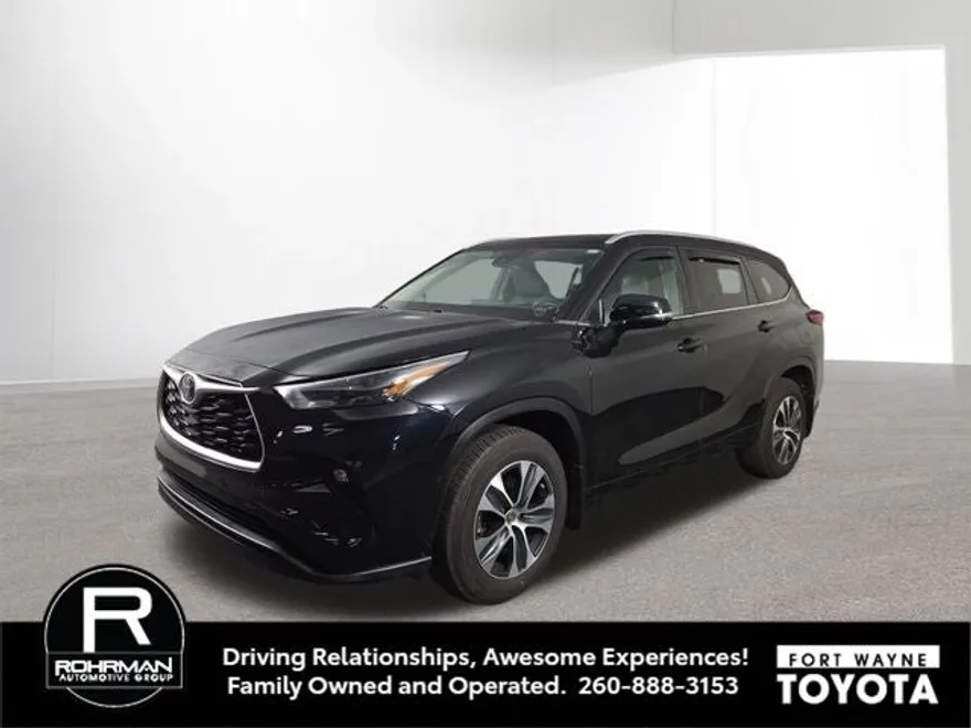 2023 Toyota Highlander XLE photo 1