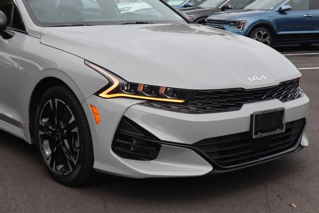 2023 Kia K5 GT-Line photo 1