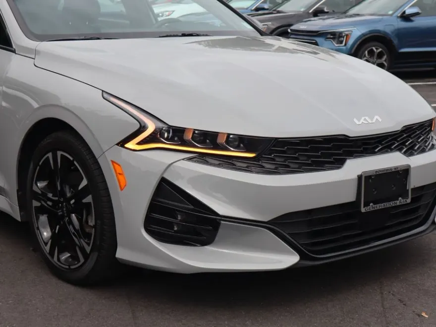 2023 Kia K5 GT-Line photo 1