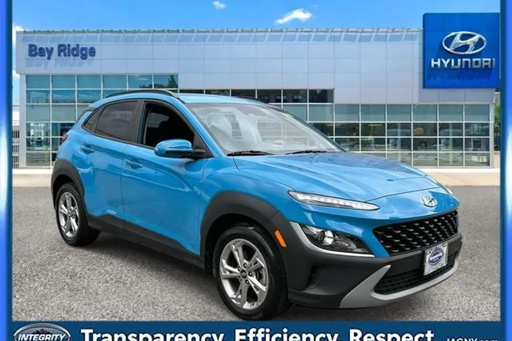 2022 Hyundai Kona SEL photo 1