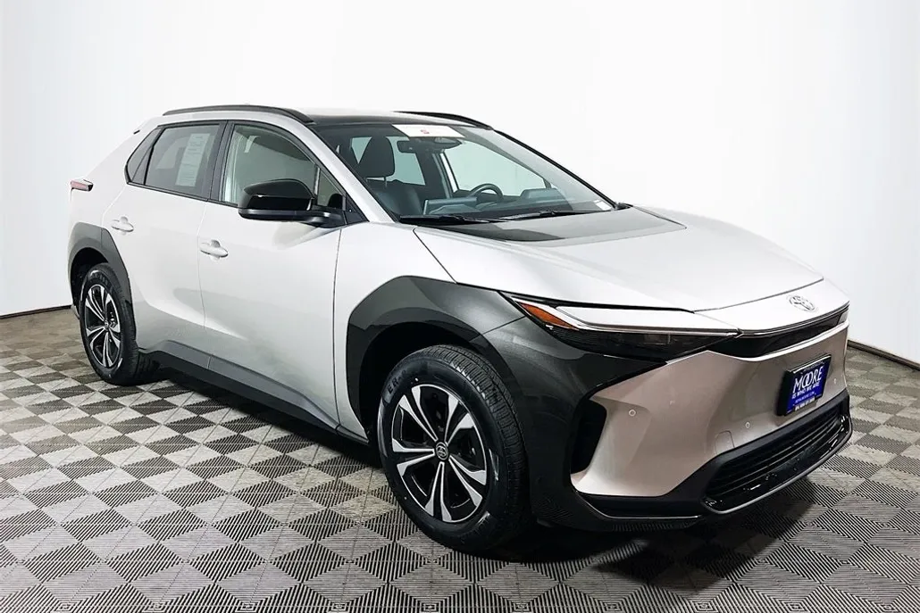 2024 Toyota bZ4X XLE photo 1