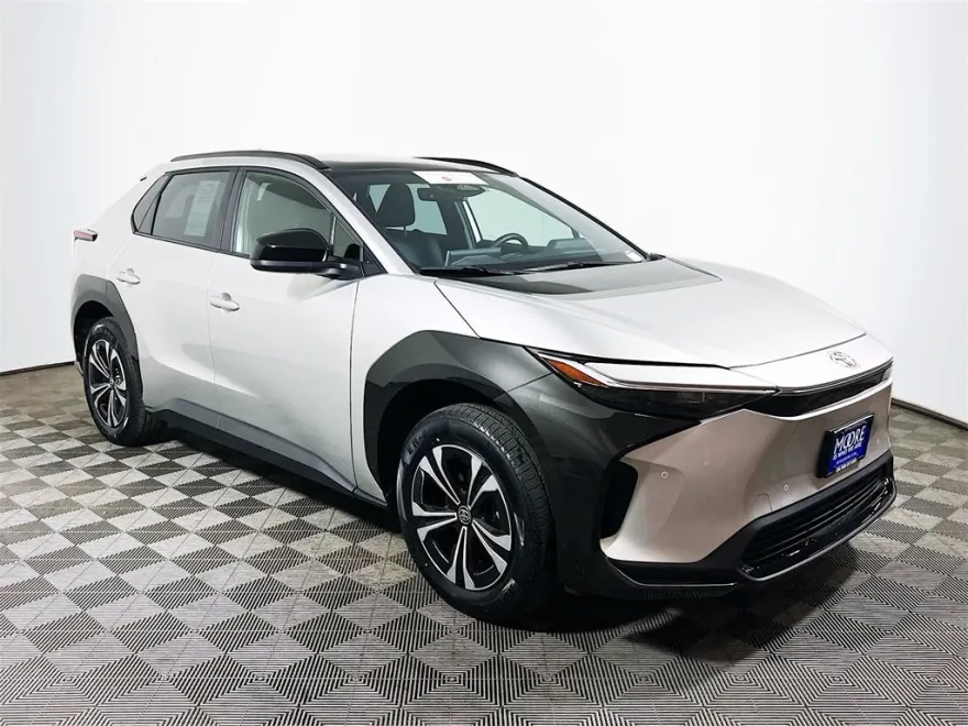 2024 Toyota bZ4X XLE photo 1