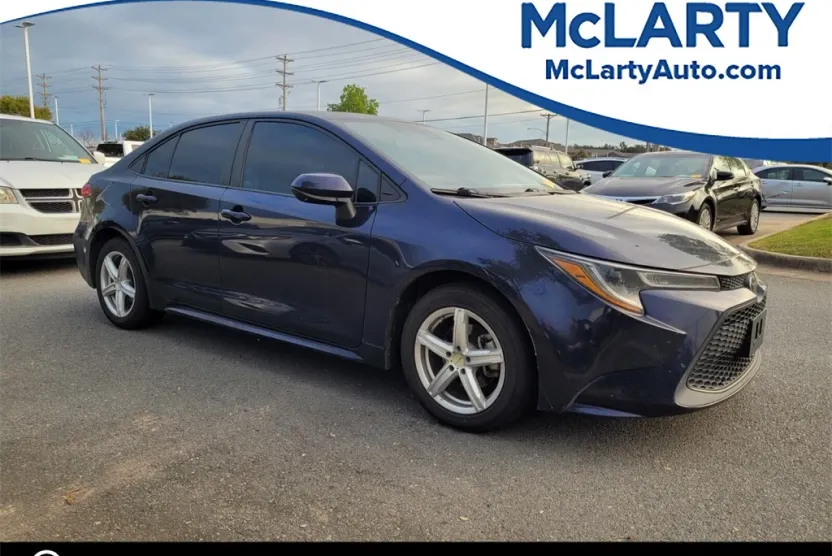 2021 Toyota Corolla LE photo 1
