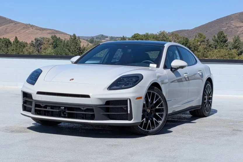 2025 Porsche Panamera 4 photo 1
