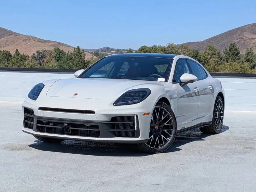 2025 Porsche Panamera 4 photo 1