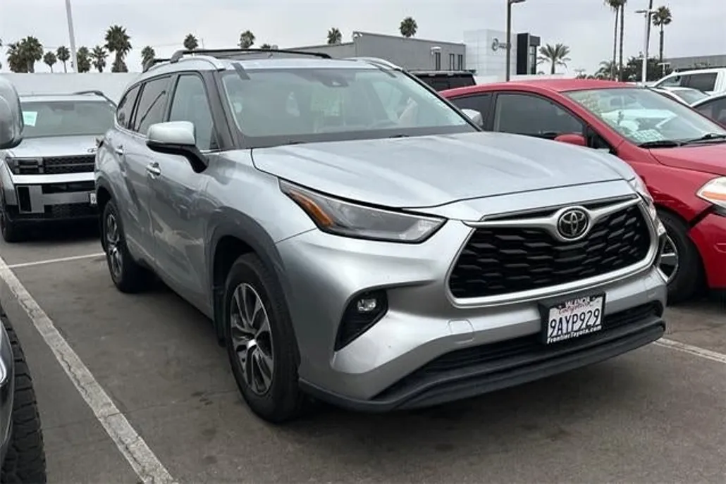 2022 Toyota Highlander XLE photo 1