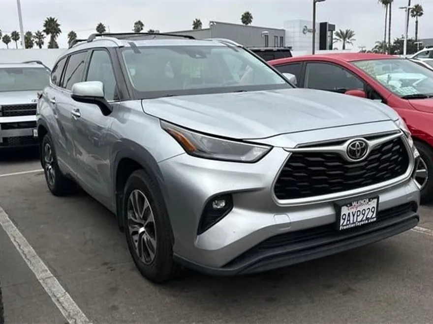 2022 Toyota Highlander XLE photo 1
