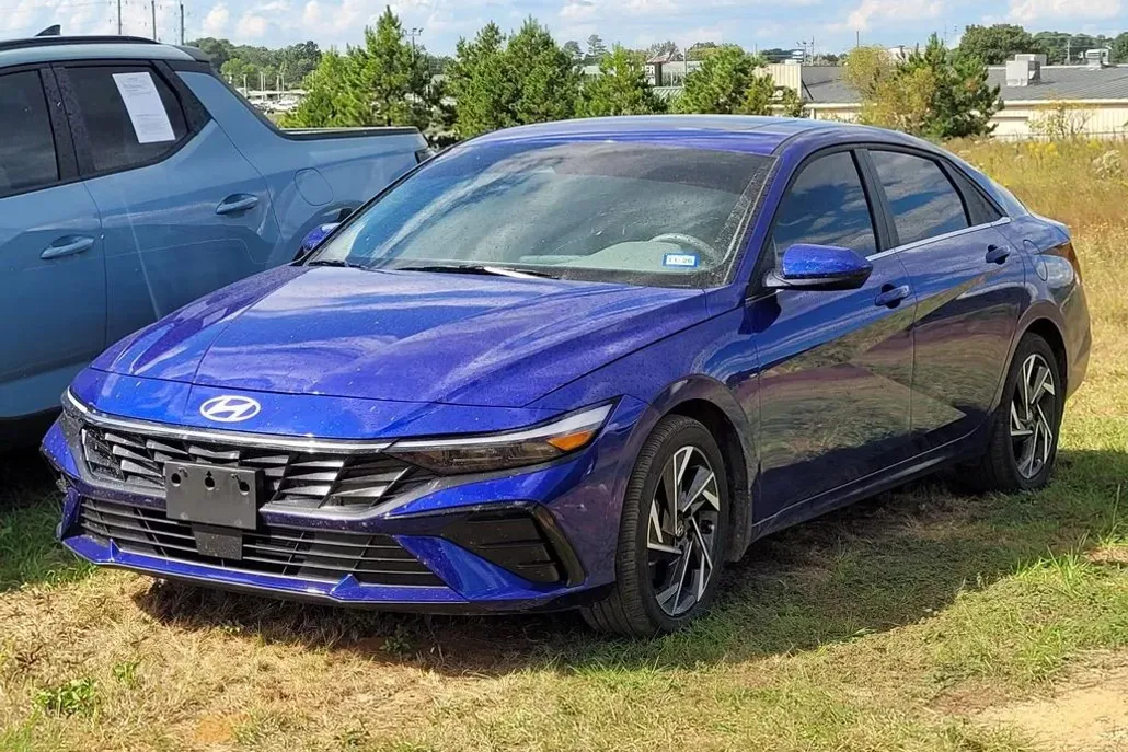 2024 Hyundai Elantra SEL Convenience photo 1